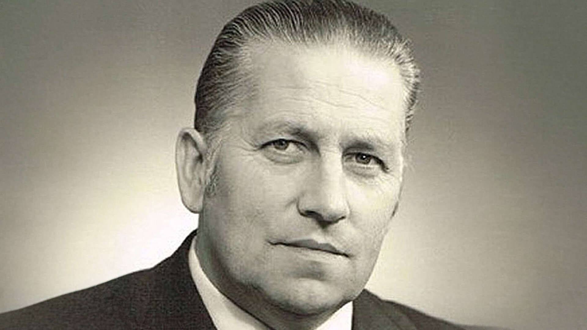 Ritratto in bianco e nero di Gotthold Schaffner, fondatore della Schaffner GF AG, del 1955.
